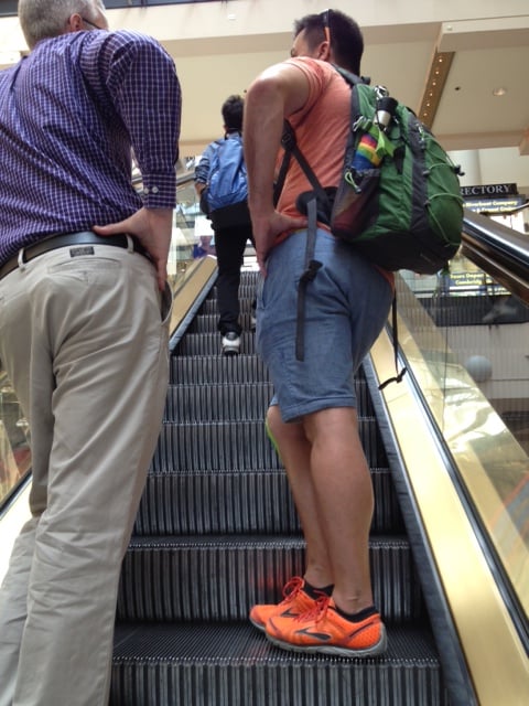escalator_standing